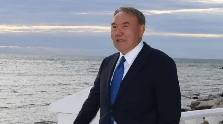 «Дворец Назарбаева» на побережье Каспия обсуждают казахстанцы