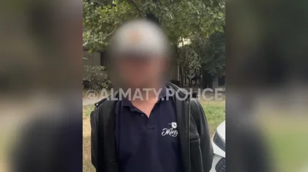 Двое мужчин с ножом напали на бригаду скорой в Алматы (ВИДЕО)