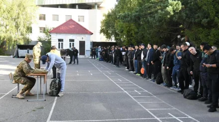 Домой не отпустят: в Астане начались воинские сборы