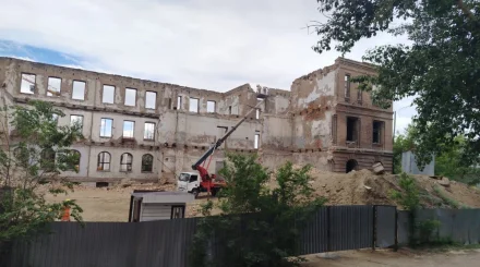 В Семее ради новостройки разобрали стену исторического памятника