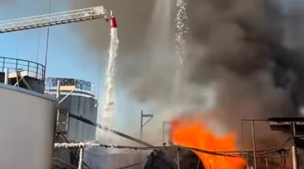 Мұнай өңдеу зауытында өрт: Қызылордада 120 тонна мұнай өнімі өртенді