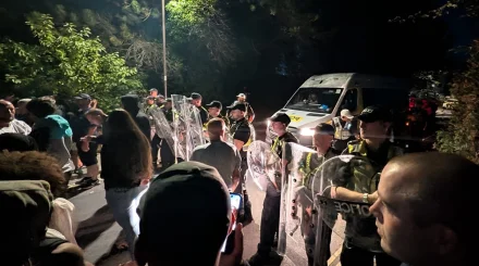 Протесты против мигрантов заблокировали дороги в портах Великобритании