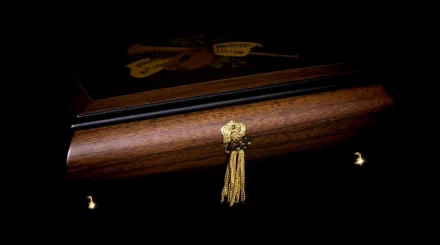 Бабушка и дедушка сдали внучку полиции за кражу и не стали просить суд о пощаде