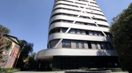 Алматыда Қайрат Сатыбалдыға тиесілі болған қонақүй аукционға шығарылды