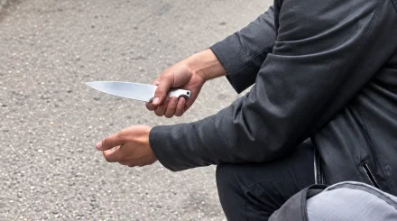 В Алматы двое мужчин, вызвавших скорую помощь, стали угрожать медикам ножом