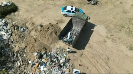  Шымкенте КамАз жүргізушісі белгіленбеген жерге төккен қоқысын өзі жинады (ВИДЕО) 