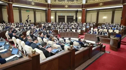 Құрылтайда сауал қоймайтын депутаттар не істейді?