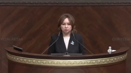Құрылтай мінберінен туысын құттықтаған депутаттар қалай жазаланады