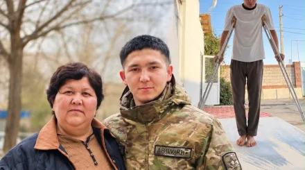 «Ушел в армию здоровым, вернулся на костылях»: семья 19-летнего солдата просит помощи