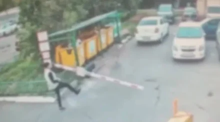 Астана тұрғыны шлагбаумды бүлдіргені үшін жауапкершілікке тартылды
