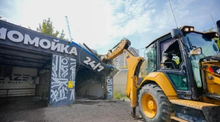 Астана әкімдігі кәсіпкер салған көлік жуу бекетін бұзып тастады