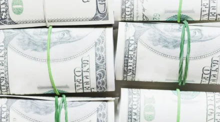 Курс доллара снова пошел вверх после резкого падения на KASE