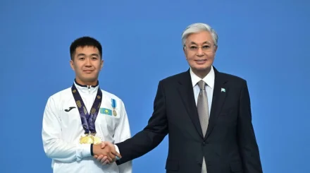   Президент Дүниежүзілік көшпенділер ойындарында үздік шыққан спортшыларды марапаттады   