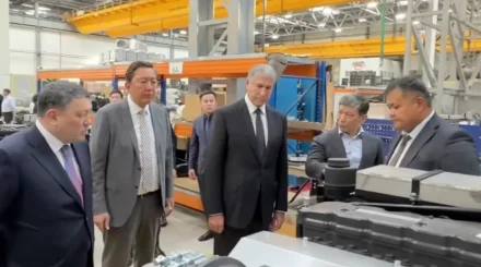 Қазақстан мен Әзербайжан министрлері броньды техника шығаратын зауытты аралады