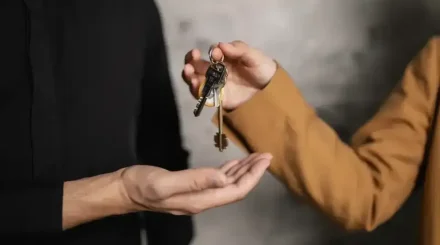 «Помогу купить квартиру»: подозреваемую в мошенничестве на 1,5 млн тенге задержали в Астане