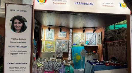 Қоскөлден Делиге дейін: Қазақтың тері мен киізден жасалған туындылары Үндістан төрінде