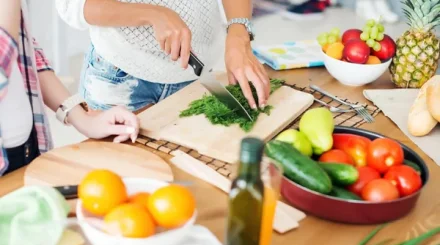 Кухонные лайфхаки, которые помогут готовить проще