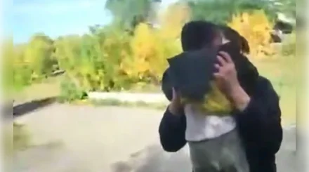 Спасатели вытащили ребенка из ямы возле дома в Караганде