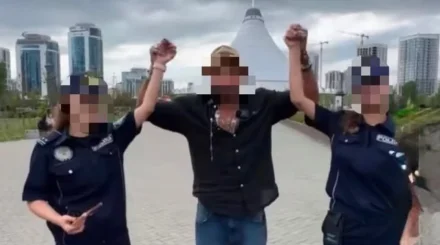 В Астане уволили туристических полицейских после появления видео с туристами