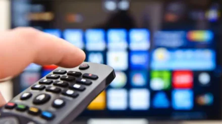 Ақпарат таратуда әлеуметтік желілер көш бастаса да, телеарналарға сенім артып келеді – зерттеу