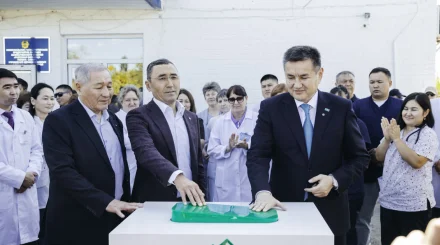   ШҚО әкімі Нұрымбет Сақтағанов пен Айдын Рахымбаев Құлынжон ауылында жаңа интернат пен спорт кешенін ашты   