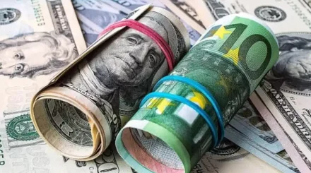 Валютные колебания: сколько стоят доллар и евро 15 сентября