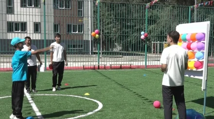 Вместе сильнее: родители и дети вышли на спортивную площадку