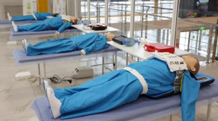 Қазақстанда алғаш рет: Шымкентте жедел жәрдем қызметкерлеріне 240 смарт-бейнежетон табысталды