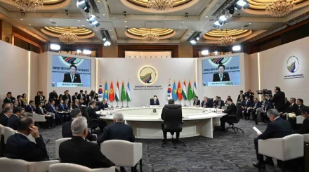 Заводы, нефть и искусственный интеллект: что обсуждают на саммите в Сеуле
