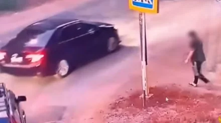  Ақтөбе тұрғыны өзін көлік қағып кеткендей көрсетіп, жүргізушілерден ақша алған (ВИДЕО) 