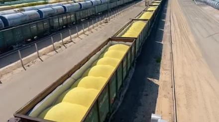 Казахстанская сера рискует застрять на пути к Балтике из-за украинских атак