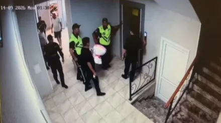 Полицейского обвинили в краже букета в Семее (ВИДЕО)