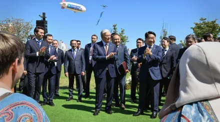 Касым-Жомарт Токаеву и Спикеру Парламента Кореи презентовали казахский этноаул в Сеуле