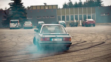 Дрифт на территории АЗС обернулся арестом для водителя BMW в Алматы (ВИДЕО)