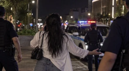 В Шымкенте пьяная женщина выдала себя за сотрудницу полиции