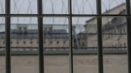 Находясь в колонии, осуждённый казахстанец участвовал в вымогательстве по видеосвязи