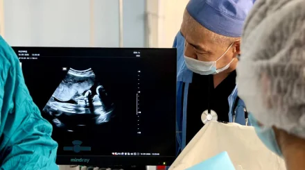 Қазақстандық дәрігерлер Бішкекте әлі дүниеге келмеген екі балаға операция жасады