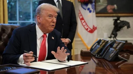 Трамп подписал закон об «адских санкциях» против России и Ирана: что это значит для Казахстана
