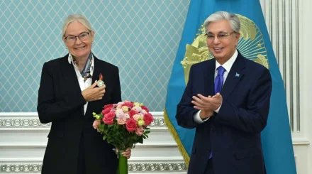 Қасым-Жомарт Тоқаев Петра Cёрлингті II дәрежелі «Достық» орденімен марапаттады (ВИДЕО)