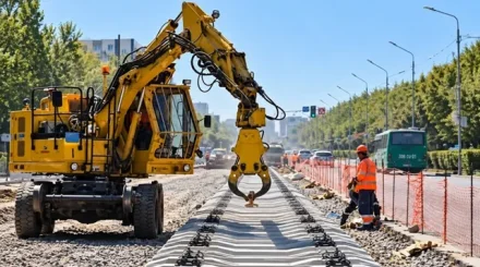 Алматыда LRT-ның алғашқы рельстері төселіп жатыр
