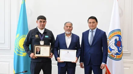 Алматыда VI Дүниежүзілік көшпенділер ойындарының жүлдегері Арман Қошқаров марапатталды