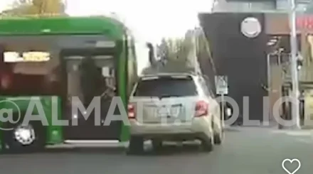 Девять человек пострадали в ДТП с участием автобуса в Алматы