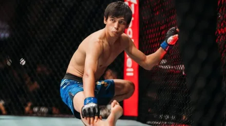 UFC-ден кеткен Азат Мақсұм жекпе-жегін нокаутпен аяқтады