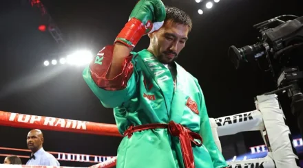 Жәнібекке екі қарсылас табылды: WBO белбеуі үшін кіммен айқасады
