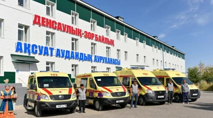 Районная больница в области Абай получила новые медицинские автомобили