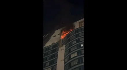 Астанада 14 қабатты тұрғын үй кешенінде түнде өрт шықты (ВИДЕО)