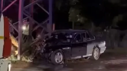 BMW врезался в опору ЛЭП в Жезказгане: погиб подросток (ВИДЕО)