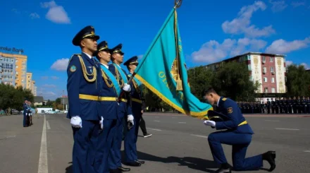   Ақтөбеде Әуе қорғанысы күштері әскери институтының 70-ке жуық түлегіне офицерлік атақ берілді   