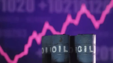 Нефть подешевела до $100 на фоне надежд на переговоры США и Ирана