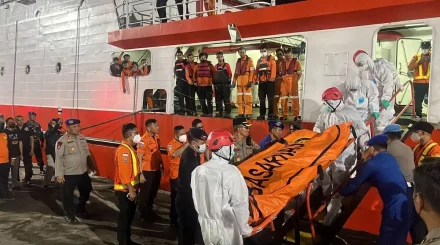 Более 120 человек пропали после крушения пассажирского судна в Индонезии